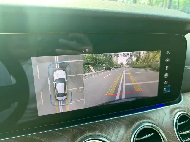 Mercedes-Benz E-Class — Фото автомобиля 12