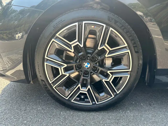 BMW 5 Series — Фото автомобиля 5