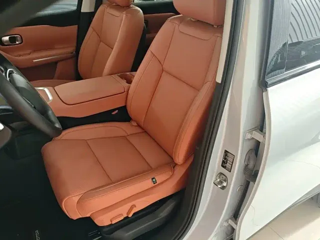Leapmotor C16 — Фото автомобиля 10