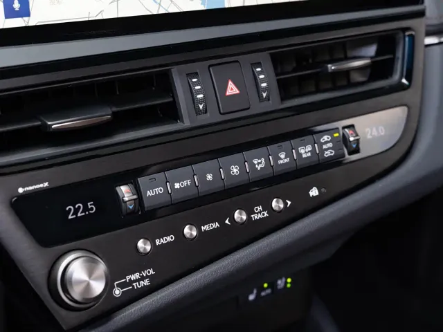 Lexus ES — Фото автомобиля 16