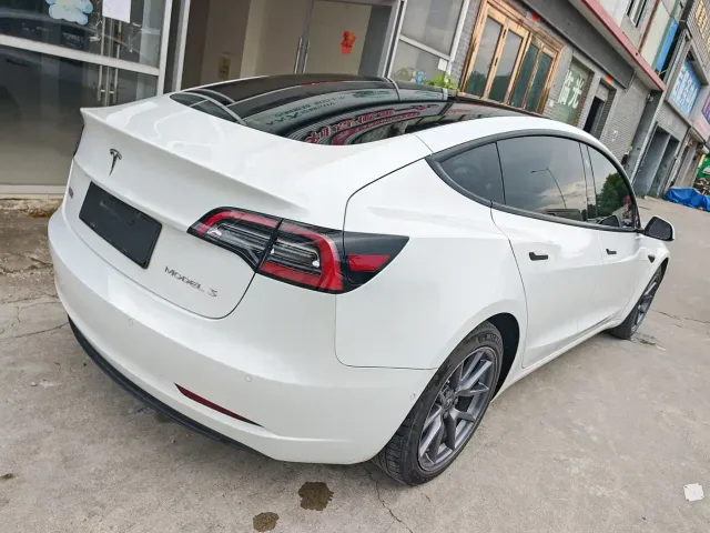 Tesla Model 3 — Фото автомобиля 10