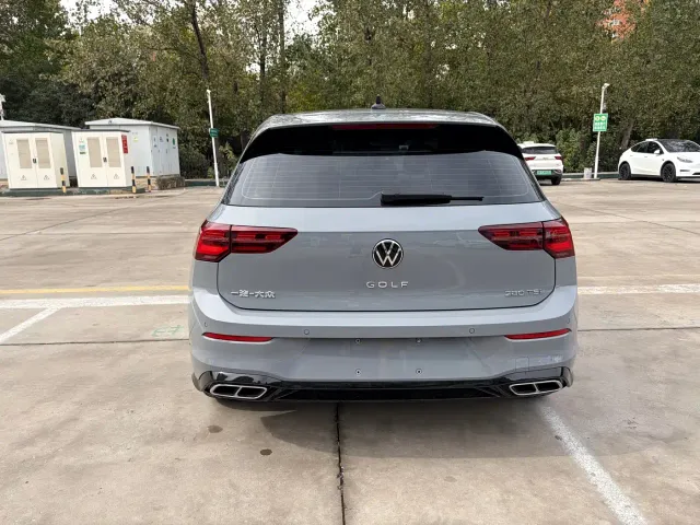 Volkswagen Golf — Фото автомобиля 7