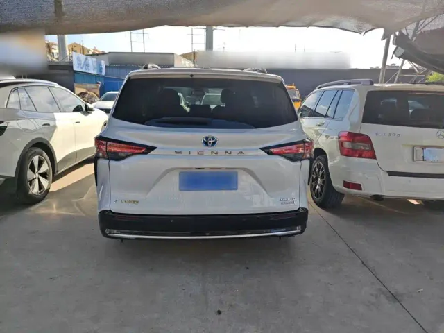 Toyota Sienna — Фото автомобиля 8