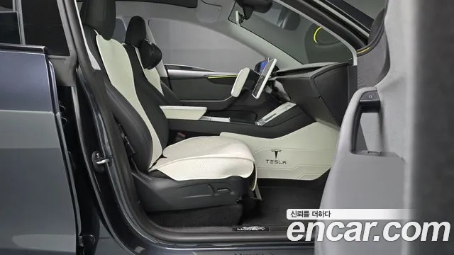 Tesla Model Y — Фото автомобиля 26