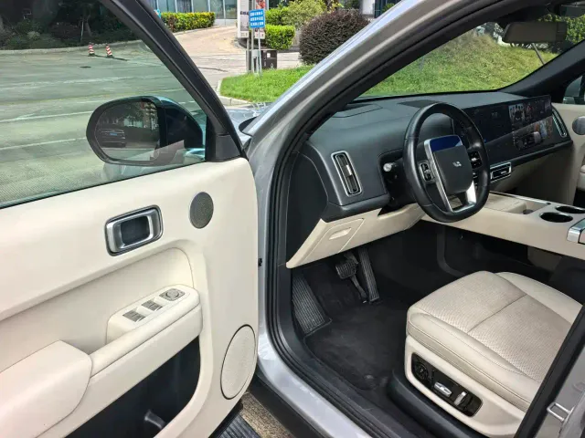 Li Auto L9 — Фото автомобиля 7