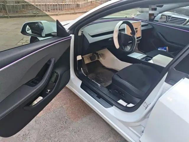 Tesla Model 3 — Фото автомобиля 12
