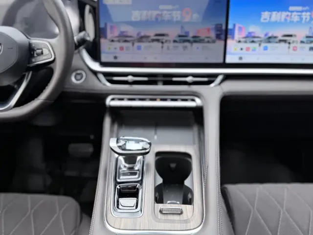 Geely Xingyue L 2026 Oriental Glory 2.0TD Automatic Moonlight Edition — Фото автомобиля 6