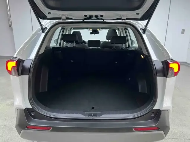 Toyota RAV4 Rongfang 2022 Hybrid 2.5L E-CVT 2WD Elite Edition — Фото автомобиля 15