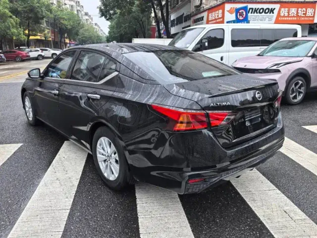 Nissan Teana — Фото автомобиля 6