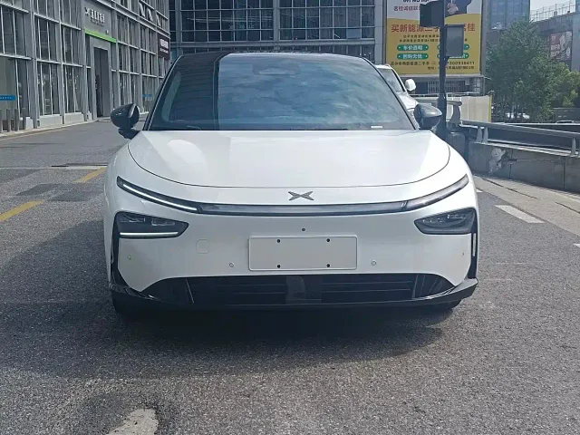Xpeng P7+ — Фото автомобиля 2