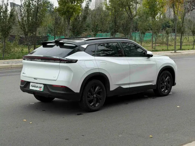 Dongfeng Fengshen L7 — Фото автомобиля 6