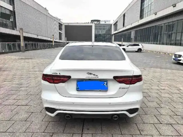 Jaguar XEL — Фото автомобиля 5