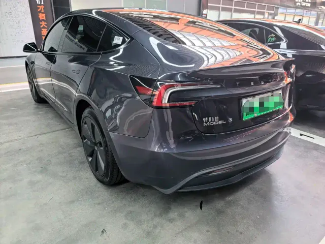 Tesla Model 3 — Фото автомобиля 13