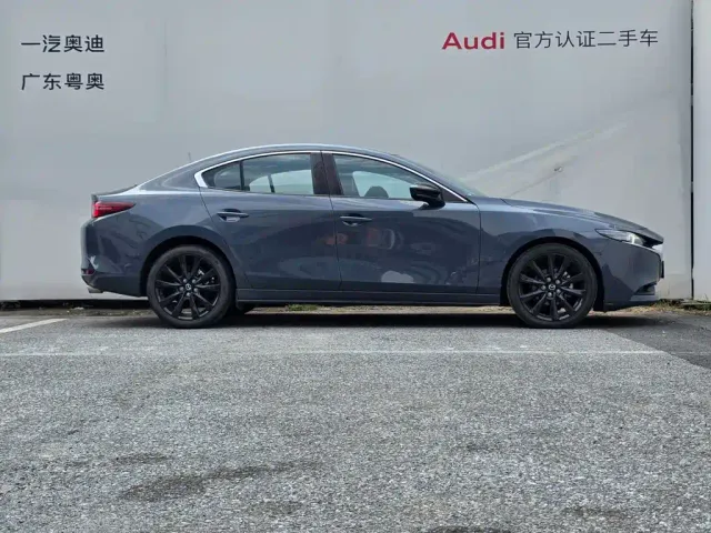 Mazda Axela — Фото автомобиля 4