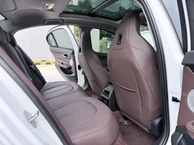 BMW 1 Series — Фото автомобиля 9