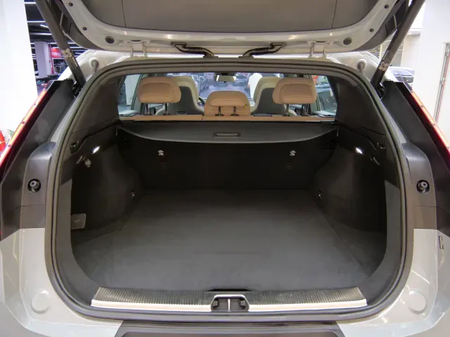 Volvo XC70 Plug-in Hybrid — Фото автомобиля 14