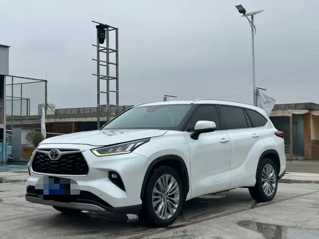 Фотография автомобиля — Toyota Highlander