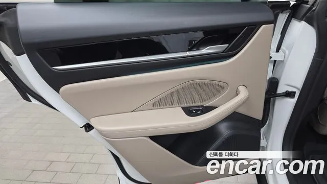 Porsche Macan Electric — Фото автомобиля 14