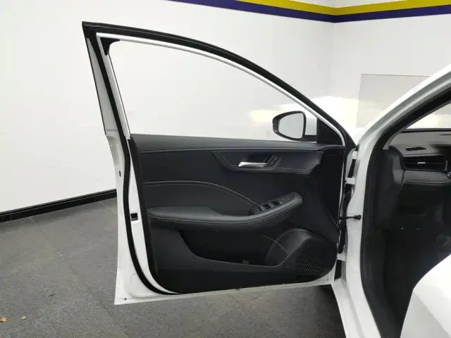 Roewe i5 — Фото автомобиля 7