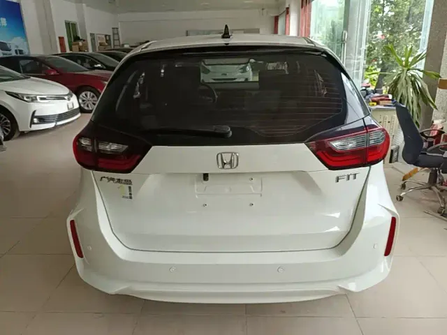 Honda Fit — Фото автомобиля 5