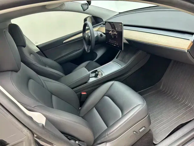 Tesla Model Y — Фото автомобиля 13