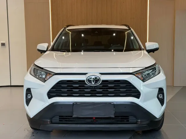 Toyota RAV4 — Фото автомобиля 2