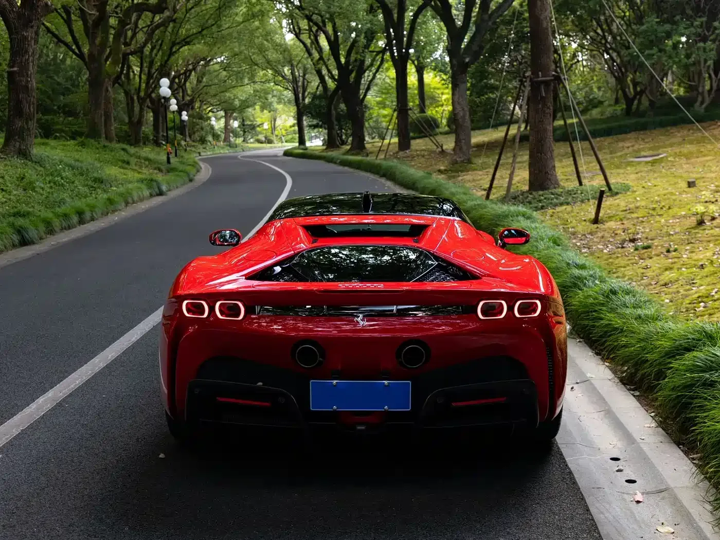 Ferrari SF90 2020 3.9T V8 Stradale — Фото автомобиля 5
