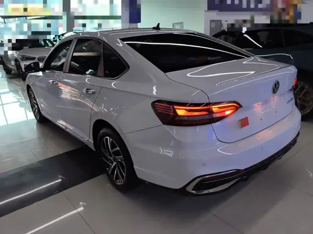 Volkswagen Lavida — Фото автомобиля 4