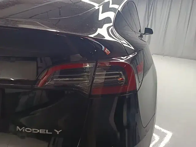 Tesla Model Y — Фото автомобиля 7