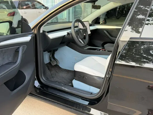 Tesla Model Y — Фото автомобиля 6
