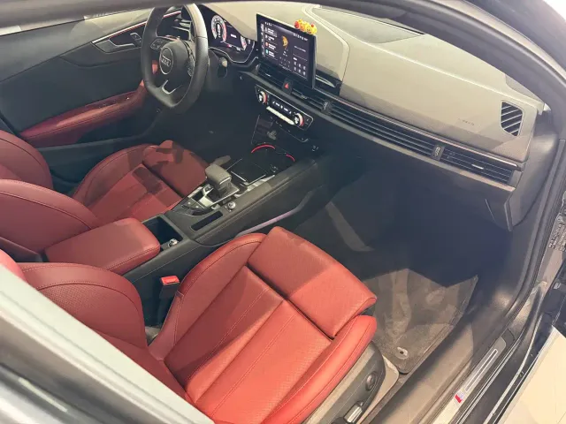 Audi A4L — Фото автомобиля 9