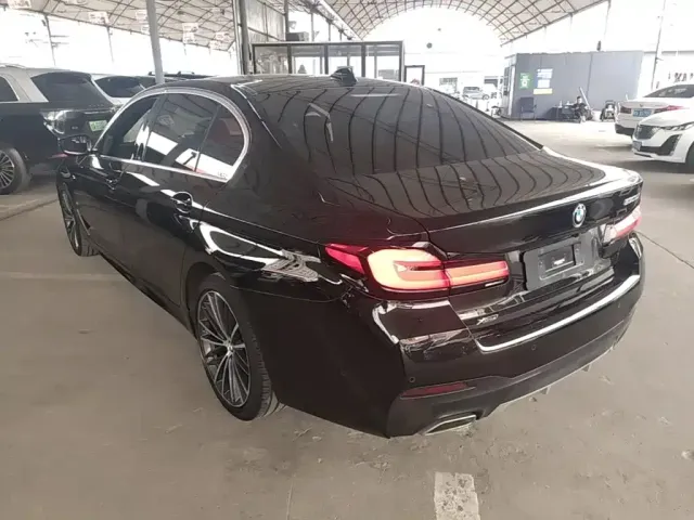 BMW 5 Series — Фото автомобиля 4