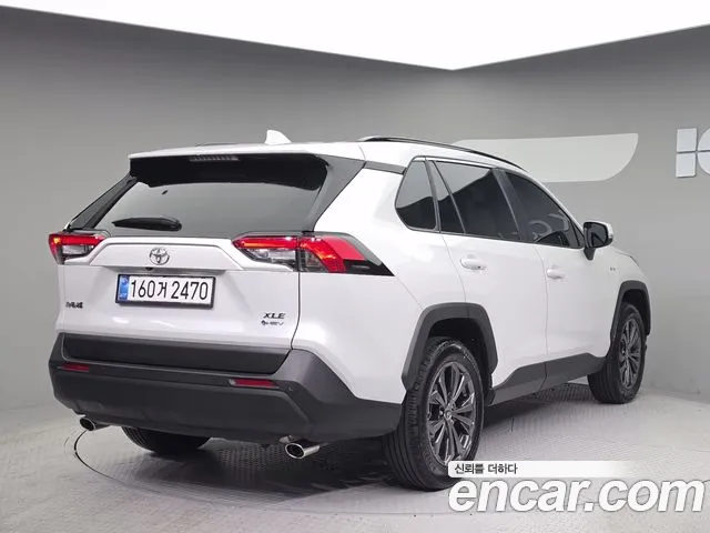 Toyota RAV4 — Фото автомобиля 3