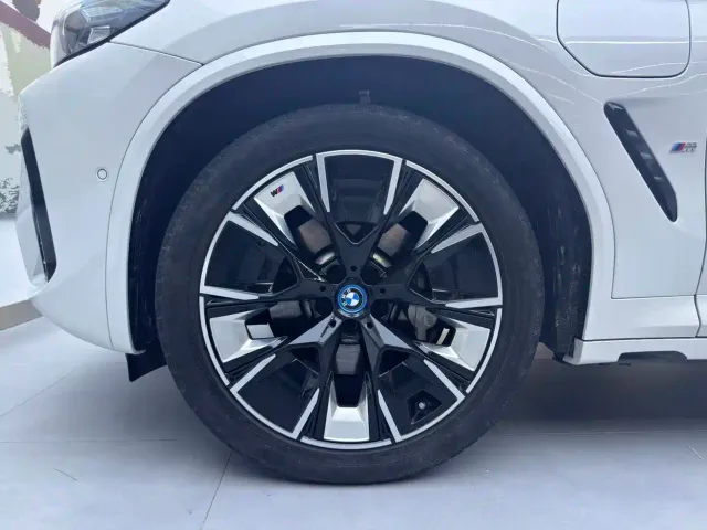BMW iX3 — Фото автомобиля 7