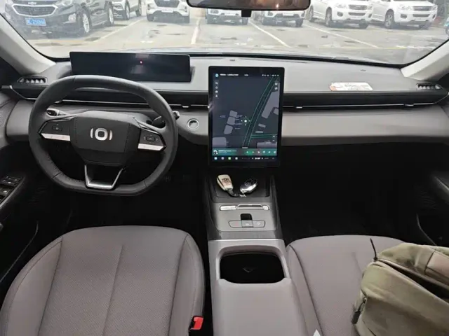 Changan Qiyuan A05 — Фото автомобиля 9