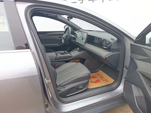 BYD Qin L — Фото автомобиля 16