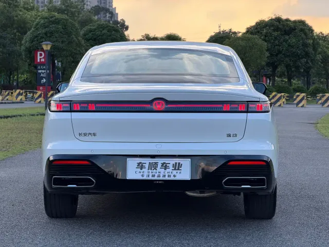 Changan Eado — Фото автомобиля 7