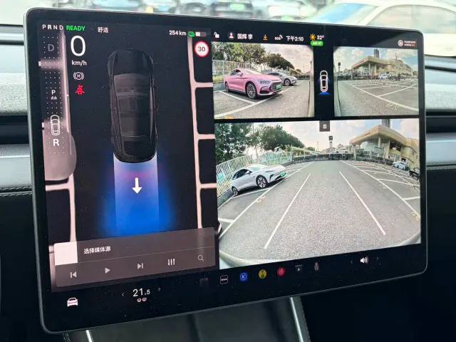 Tesla Model Y — Фото автомобиля 14