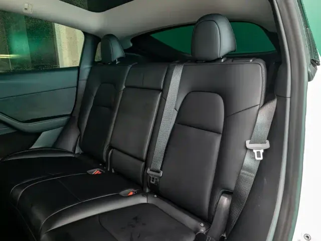 Tesla Model Y — Фото автомобиля 18
