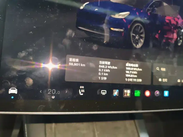 Tesla Model Y — Фото автомобиля 11
