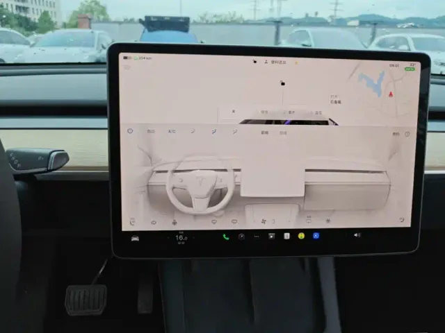 Tesla Model Y — Фото автомобиля 12