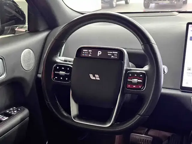 Li Auto L8 — Фото автомобиля 10