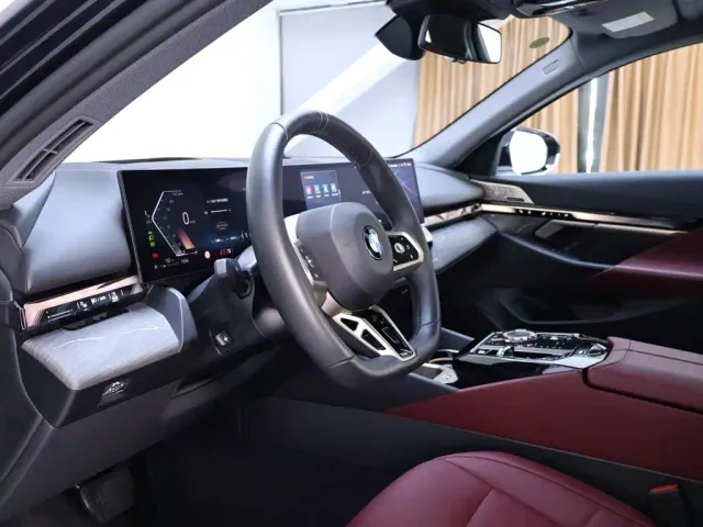 BMW 5 Series — Фото автомобиля 11