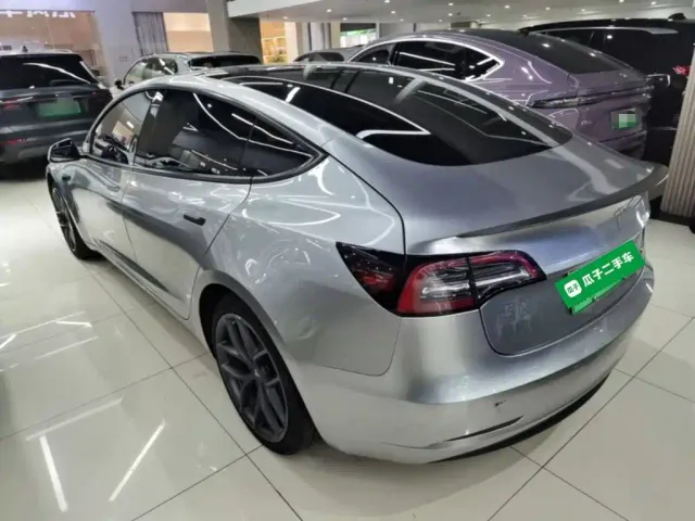 Tesla Model 3 — Фото автомобиля 4