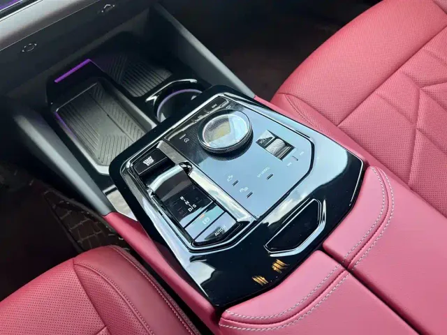 BMW 5 Series — Фото автомобиля 10