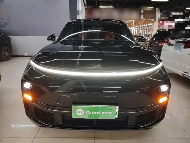Li Auto L9 — Фото автомобиля 2