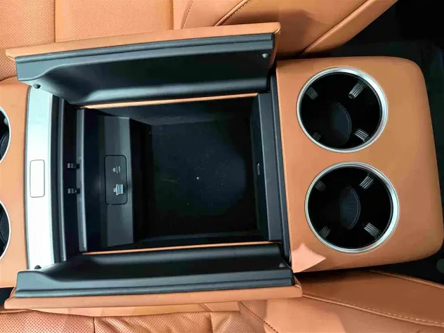 Li Auto L9 — Фото автомобиля 14