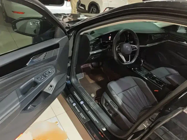 Volkswagen Passat — Фото автомобиля 15