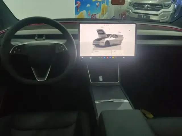 Tesla Model Y — Фото автомобиля 12