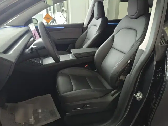 Tesla Model Y — Фото автомобиля 14